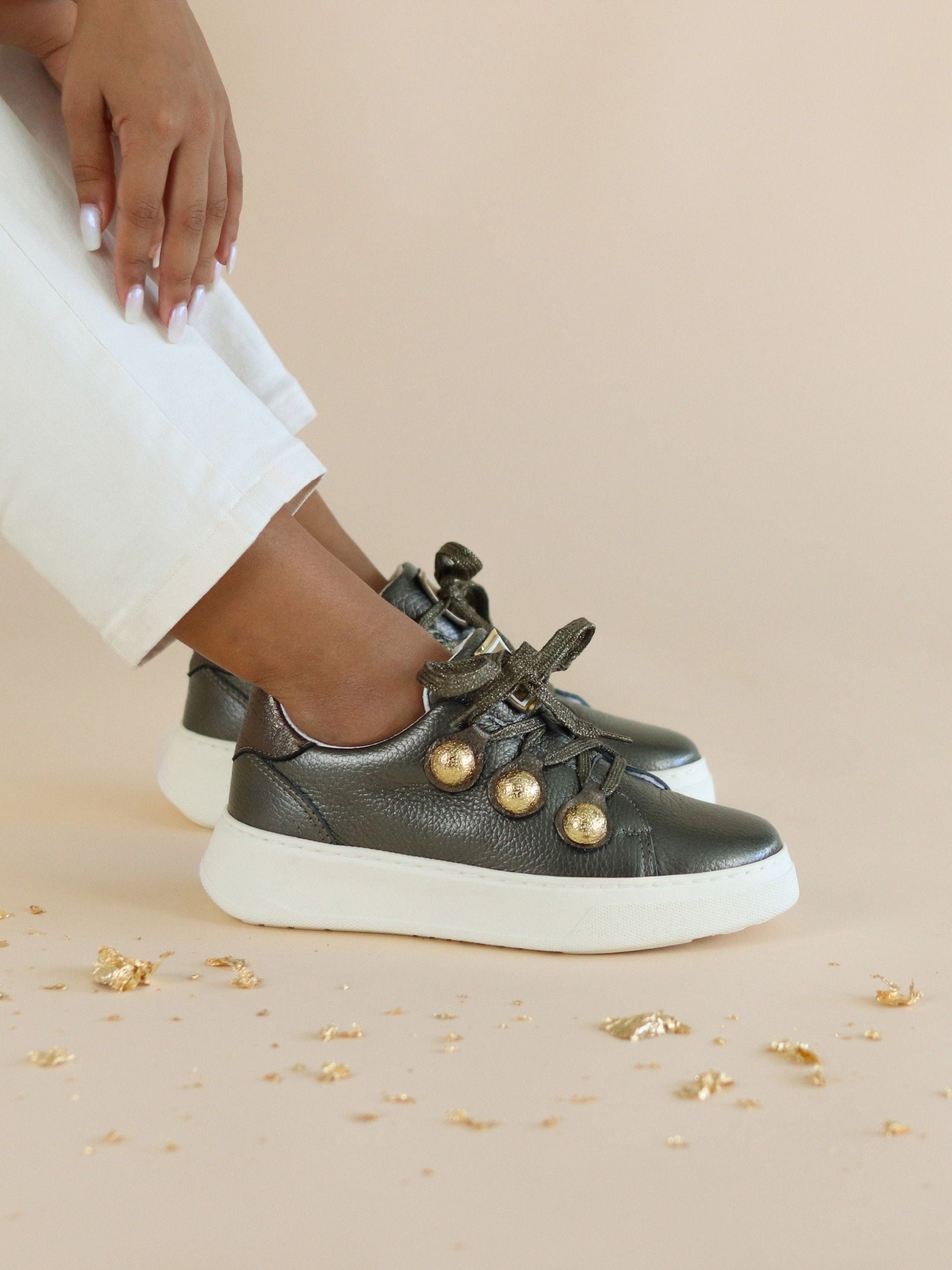 Casual chic sneakers store